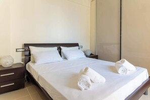 2 habitaciones, tabla de planchar con plancha, cuna de viaje y wifi 