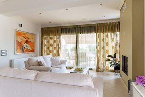 Unclassified image, 5 of 38, button