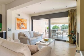 Unclassified image, 4 of 38, button