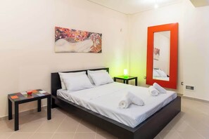 2 bedrooms, iron/ironing board, travel cot, WiFi