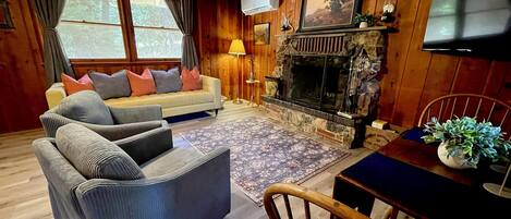 Smart TV, fireplace