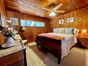 3 bedrooms, bed sheets - Charming Black Oak Cottage (Julian)