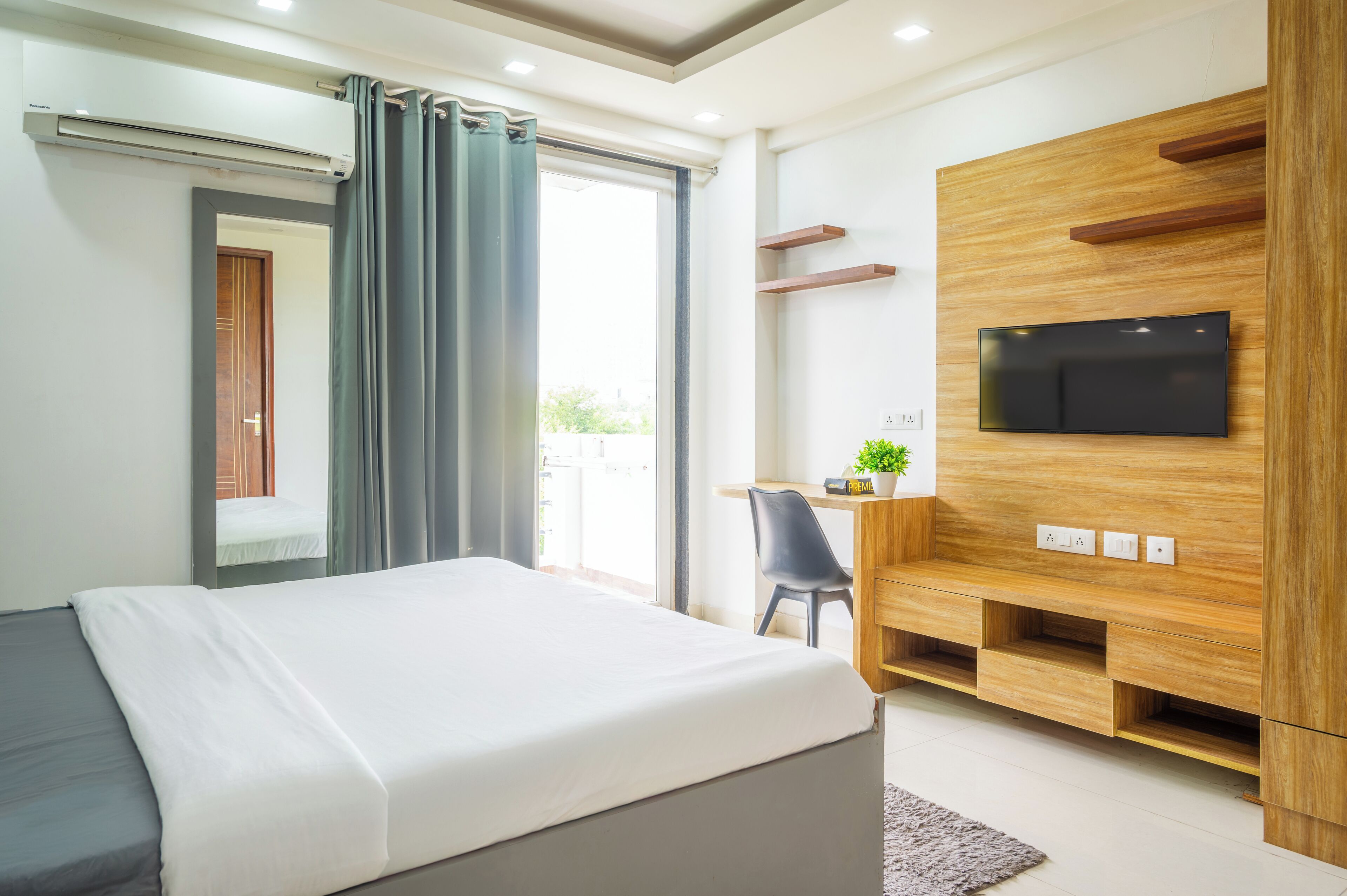 In-room safe, desk, laptop workspace, blackout curtains