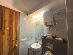 Studio, City View | Bathroom | Shower, free toiletries, slippers, towels - Housr 1RK & 1BHK Apartment Sector 28 (Gurugram)