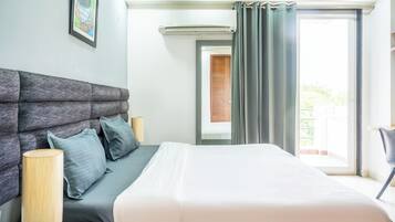 Studio, City View | In-room safe, desk, laptop workspace, blackout curtains