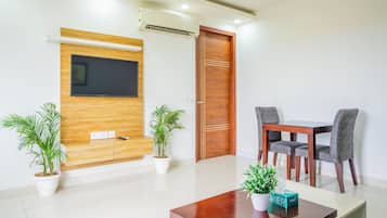 Studio, City View | Living area