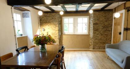 Wunderschön sanierte Ferienwohnung auf idyllischem Hof. 4 - 8 Personen.