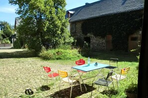 تناول الطعام بالخارج