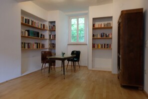 المنشأة من الداخل