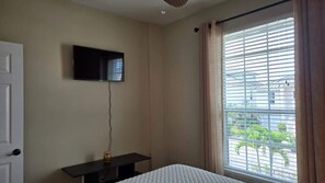 4 bedrooms, iron/ironing board, free WiFi, bed sheets - Gorgeous Pool Home by the Beach! 12208 Siesta Dr. (Fort Myers Beach)