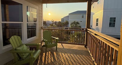 Cape Limes- a pet friendly home just 5 min walk from the beach