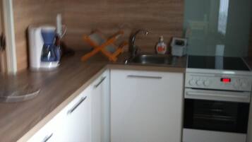 Micro-ondes, four, plaque de cuisson, lave-vaisselle