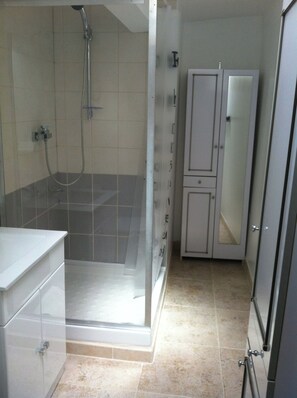 Dusj og toalettpapir