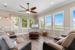 Living area - Inlet Bliss 5 Bedrooms (Murrells Inlet)