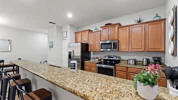 Casa de ciudad, 4 habitaciones | Cocina privada | Refrigerador, horno, cafetera y tetera y tostadora