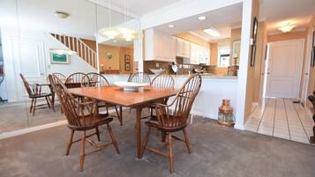 Townhome, 2 Bedrooms | Dining