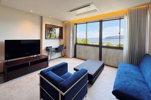Junior Suite, Ocean View | Desk, free WiFi, bed sheets