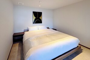 Junior Suite, Ocean View | Desk, free WiFi, bed sheets