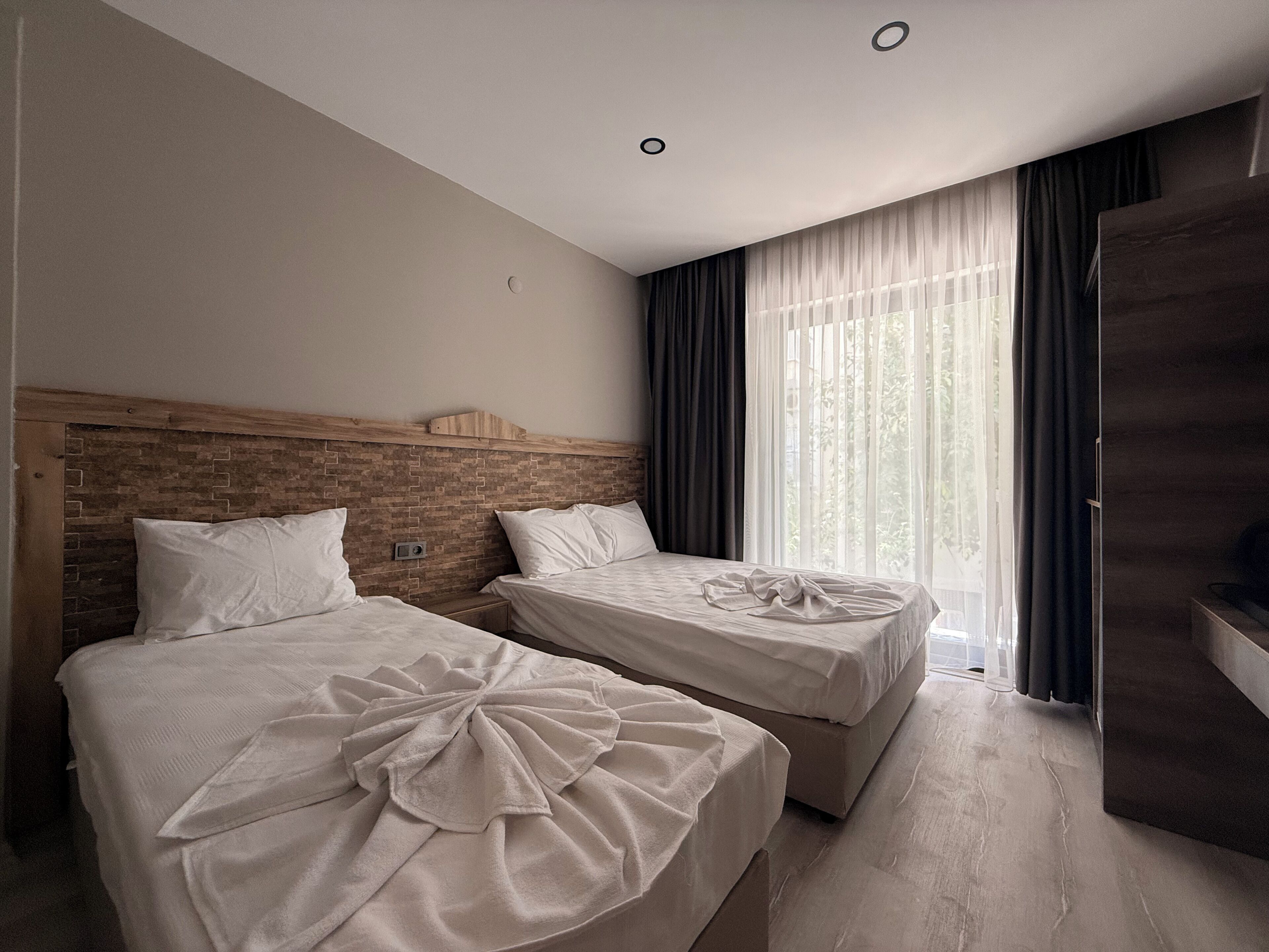 Triple Room, Multiple Beds | In-room safe, iron/ironing board, free WiFi, bed sheets