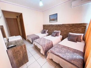 Coffres-forts dans les chambres, fer et planche à repasser