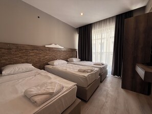 Classic Triple Room | In-room safe, iron/ironing board, free WiFi, bed sheets - Livane Beach Otel (Alanya)