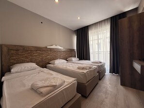 Classic Triple Room | In-room safe, iron/ironing board, free WiFi, bed sheets