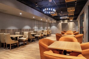 Restaurant - Housr Sector 42 Gurgaon Golf Course Road (Gurugram)