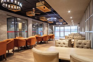 Restaurant - Housr Sector 42 Gurgaon Golf Course Road (Gurugram)