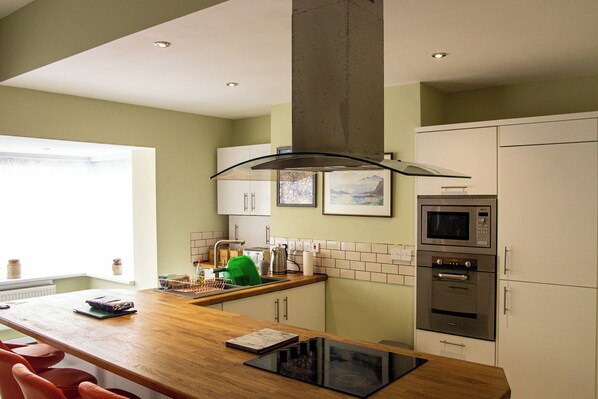 Microwave, oven, stovetop, dishwasher