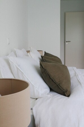 4 bedrooms, WiFi, bed sheets