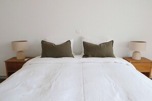 4 bedrooms, desk, free WiFi, bed sheets