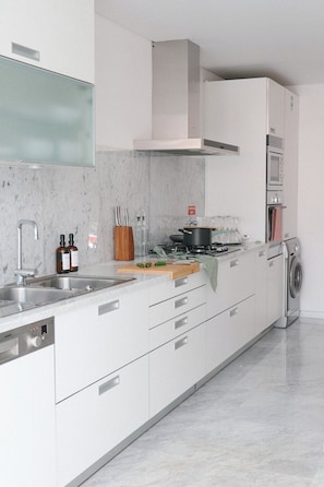 Micro-ondes, four, plaque de cuisson, lave-vaisselle