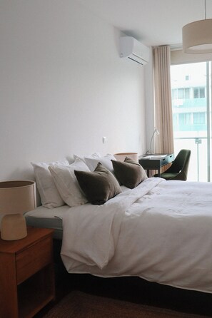 4 bedrooms, WiFi, bed sheets