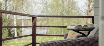 Rantamökki offers a compact accommodation for two people, right by the water.
