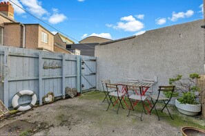 تناول الطعام بالخارج