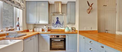 Réfrigérateur, micro-ondes, four, lave-vaisselle