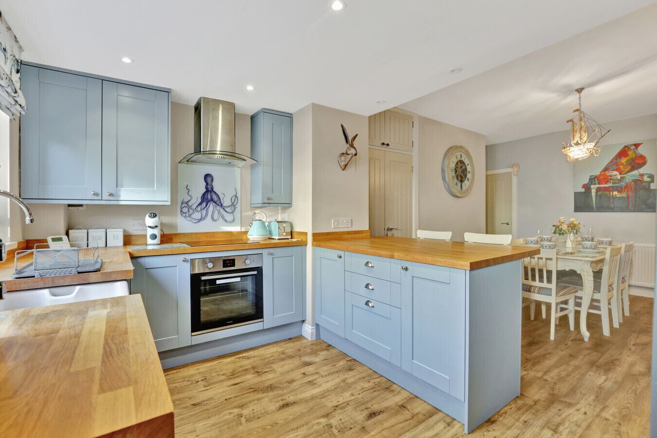 Refrigerador, microondas, horno y lavavajillas 