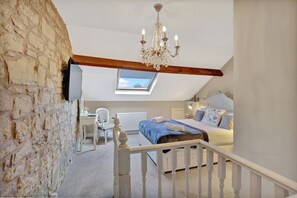 3 bedrooms, desk, iron/ironing board, travel cot