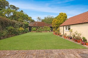Property grounds - Newton House Annex - North East Escapes (Newton-by-the-Sea)