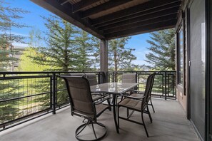 Outdoor dining - 500 ft from pickleball | Private Gondola | Pool & Hot Tubs (Steamboat Springs)