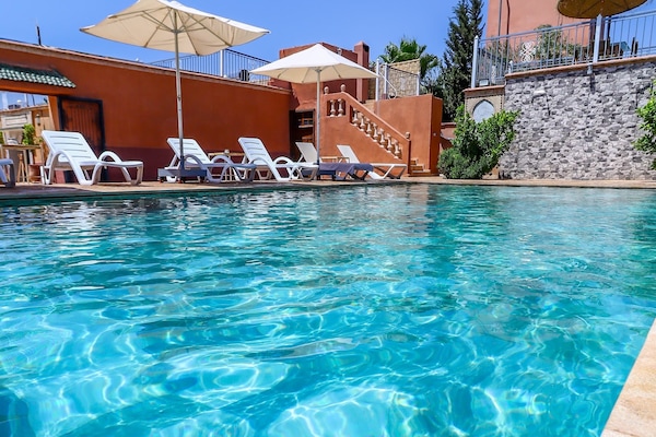 10 outdoor pools