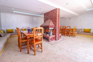 Lobby sitting area - Ferme d'hôte Zomorroda (Saâda)