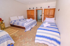 Quadrupla Comfort, patio, vista giardino | Biancheria da letto ipoallergenica, minibar, cassaforte in camera