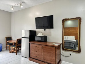 Interior - Double room, 2 queen beds unit 3 (Wildwood)