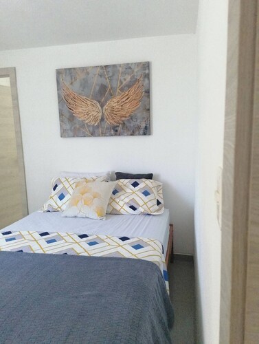 2 Minutes From the Beach, Brand new Apar