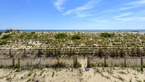 Beach - OceanFront 8 Bedroom! (South Bethany)