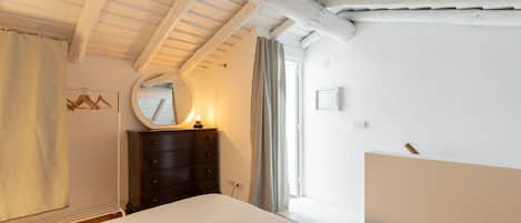 1 chambre, fer et planche Ă repasser, Wi-Fi gratuit, draps fournis
