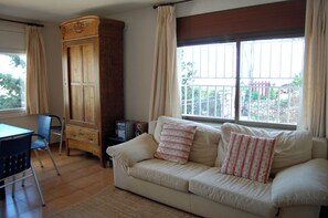 Een smart-tv en een open haard