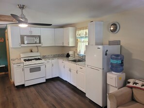 Mikrobølgeovn, ovn og kokeplater