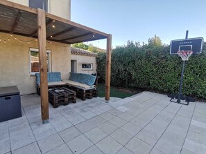 Outdoor dining - Family house with swimming pool - Near Nîmes and Grau du Roi (Bernis)